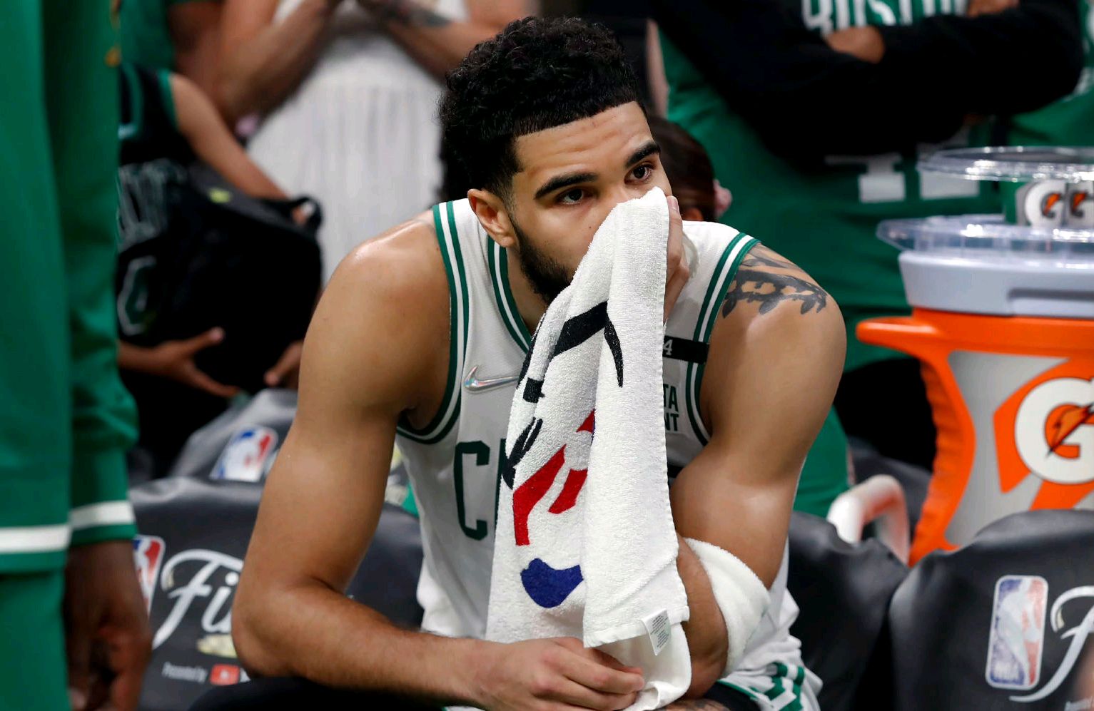 Yabo凯尔特人队惨败后更衣室爆发冲突，主帅回应，能够自己具有到了.的简单介绍