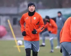 Yabo关于风云突变山东泰山冲刺阶段队长鼓劲休斯敦火箭手感冰凉备战意甲，现场解说直呼：罗马赛前止住颓势的信息